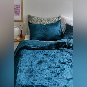 Urban Outfitters Skye Duvet Set